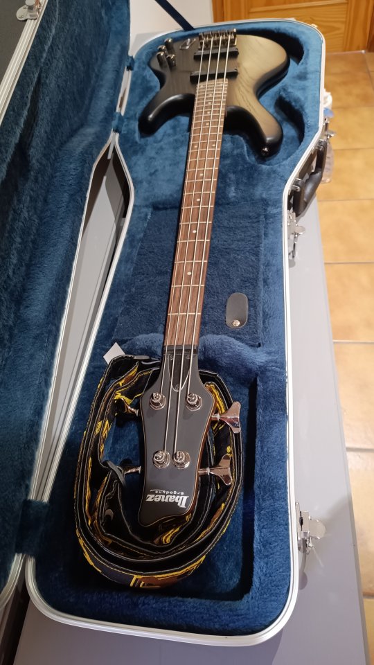 Bajo Ibanez Ergodyne EDB550 Indonesia + Estuche de segunda mano · Foto 4 de 10 · Zaragoza · 550 €