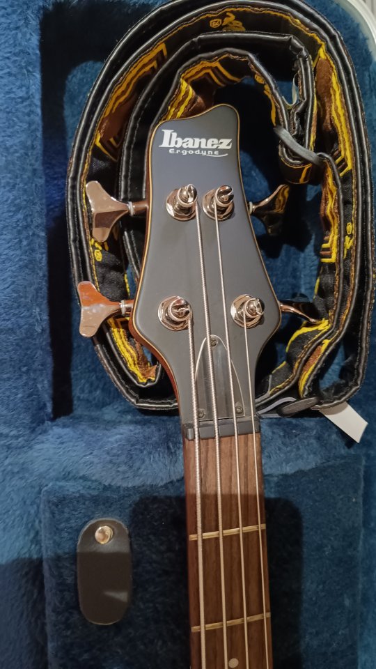 Bajo Ibanez Ergodyne EDB550 Indonesia + Estuche de segunda mano · Foto 5 de 10 · Zaragoza · 550 €