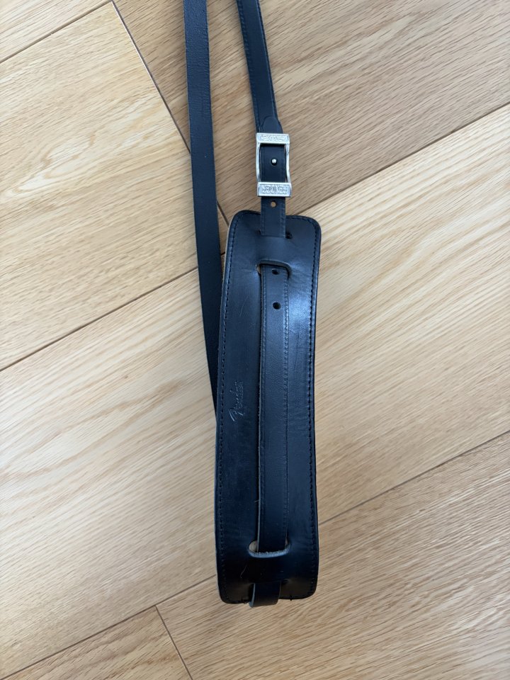 Correas (Bluebell, Fender, Gibson, Levy) de segunda mano · Foto 7 de 7 · Alicante · 777 €