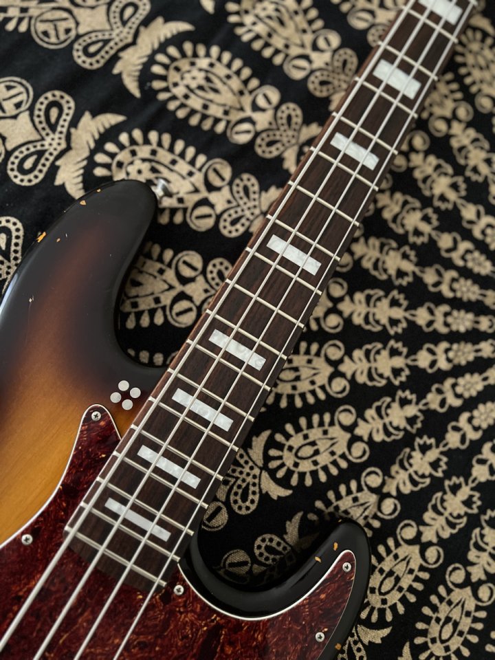 Bajo Sandberg TM4 Aged x guitarra Maybach