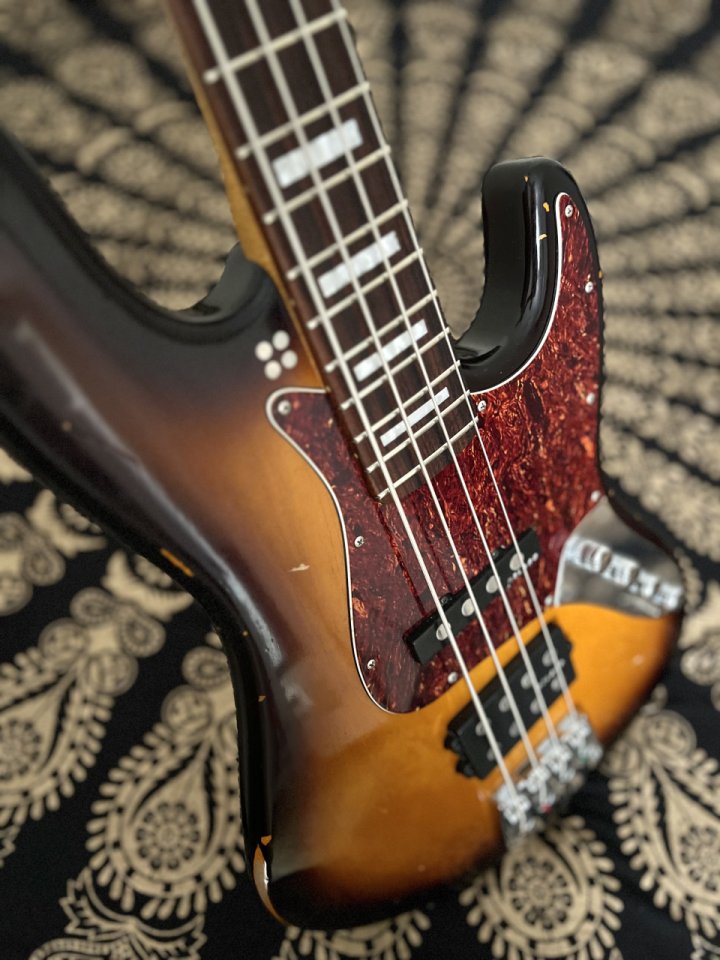 Bajo Sandberg TM4 Aged x guitarra Maybach