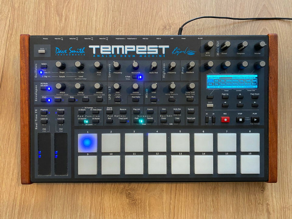 Caja de ritmos analógica DSI Tempest