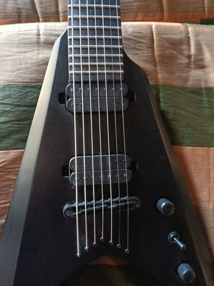 Guitarra 7 cuerdas Solar V2.7C de segunda mano · Foto 9 de 10 · Badajoz · 750 €