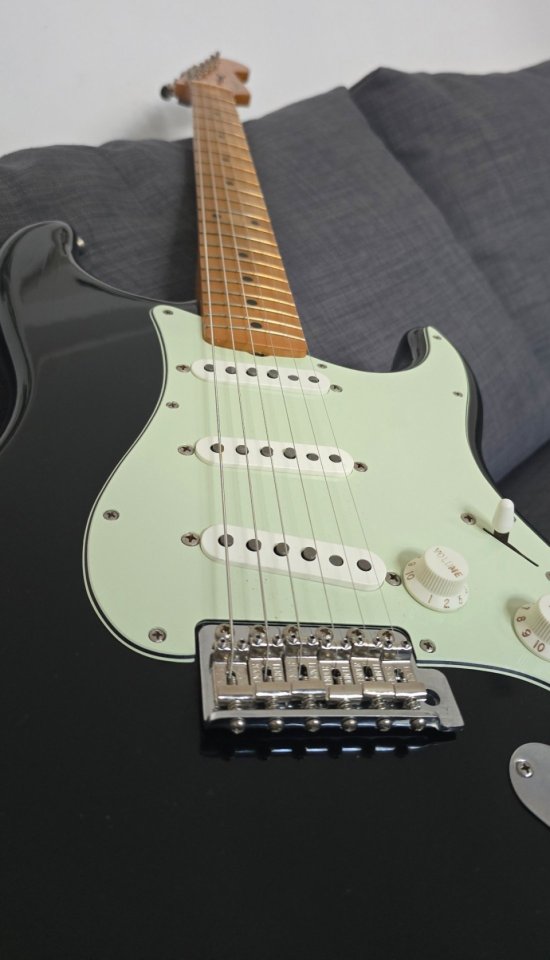 Fender Stratocaster LTD Vintera II Road Worn 60s Black de segunda mano · Foto 1 de 10 · Sevilla · 875 €
