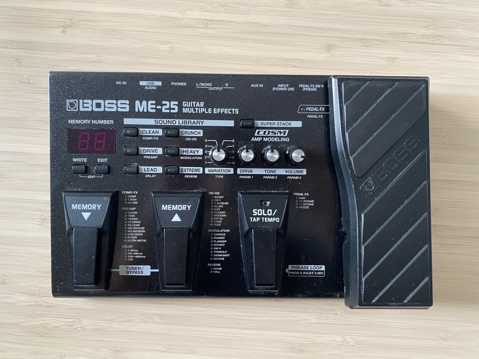 Pedalera multiefectos Boss ME-25