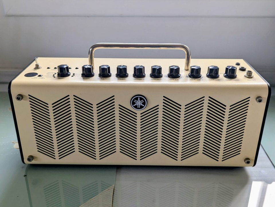 Yamaha THR10 (V1) - Estado impecable + Cable USB incluido de segunda mano · Foto 1 de 2 · Sevilla · 175 €
