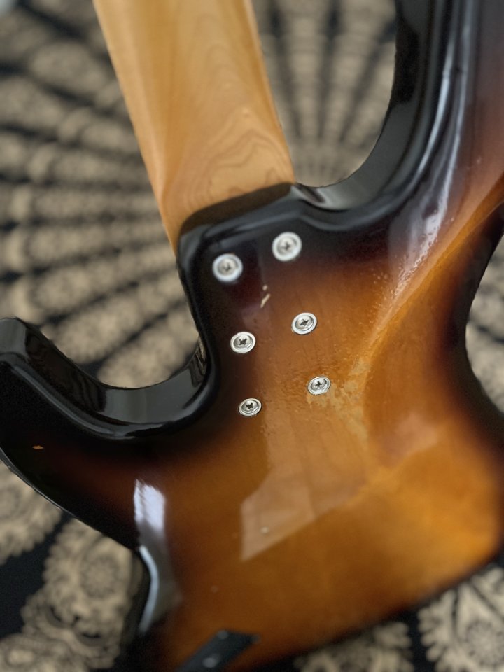 Bajo Sandberg TM4 Aged x guitarra Maybach