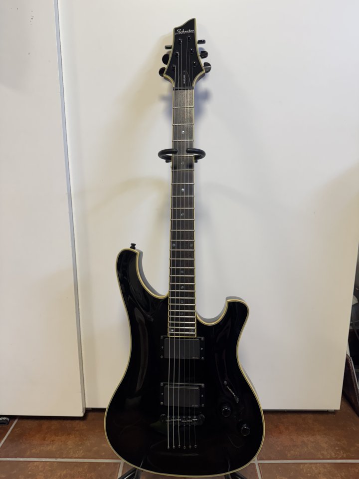 Schecter Blackjack 006 , 2005, mejorada, EMG 81/85, Gotoh locking tuners