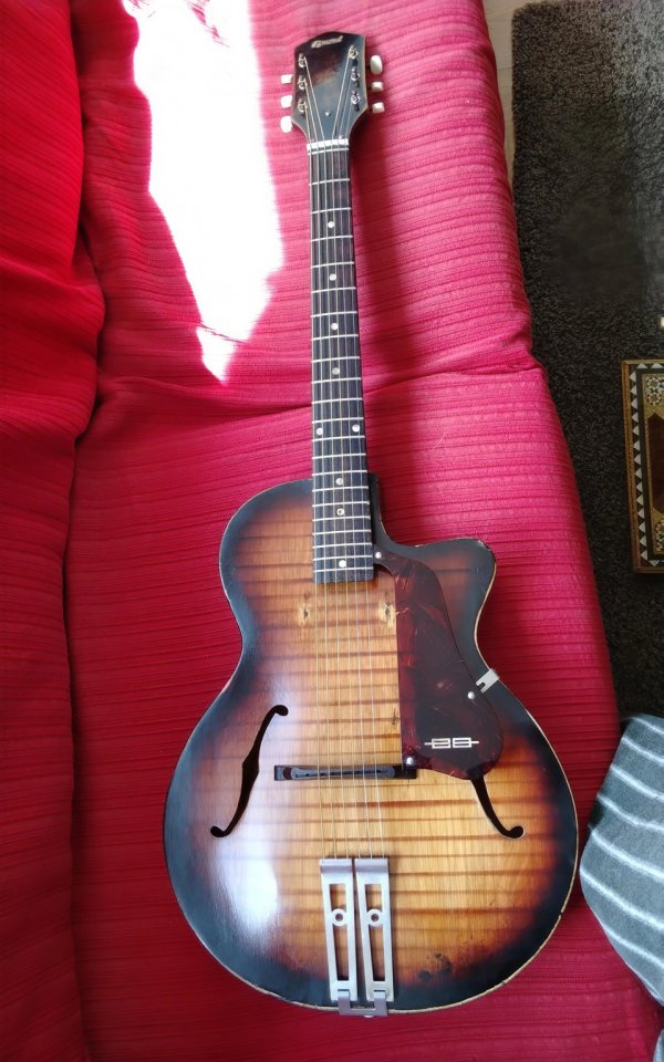 Guitarra Egmond años 60