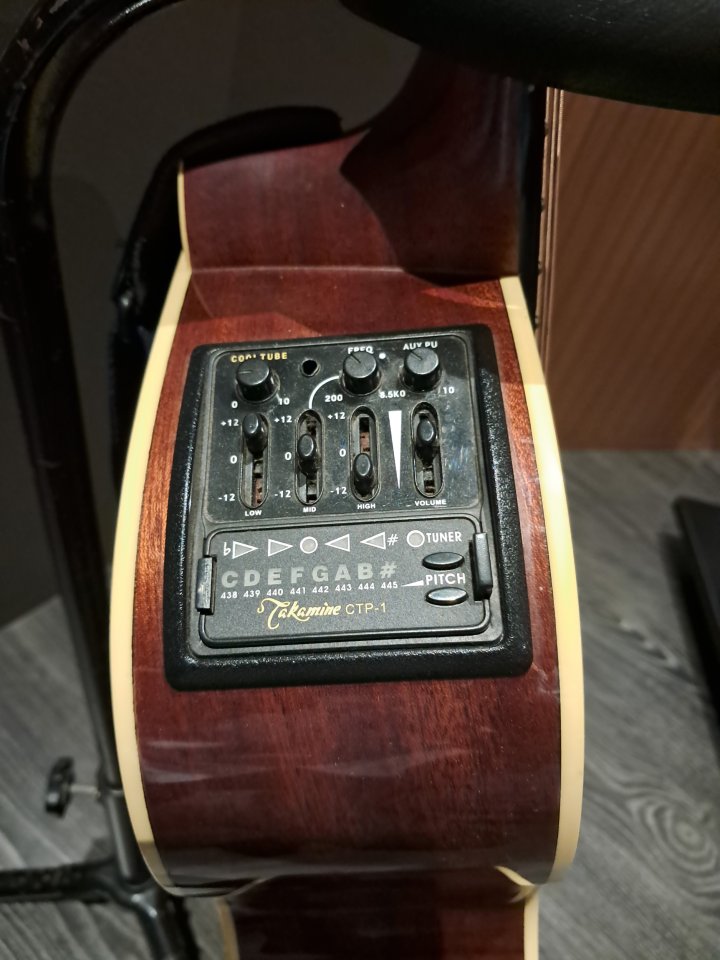 Guitarra Takamine LTD-2005 Edición Limitada de segunda mano · Foto 3 de 5 · Barcelona · 1200 €