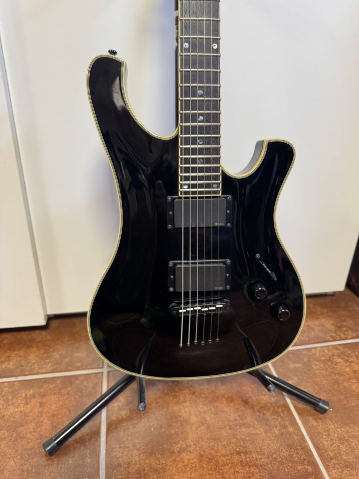 Schecter Blackjack 006 , 2005, mejorada, EMG 81/85, Gotoh locking tuners