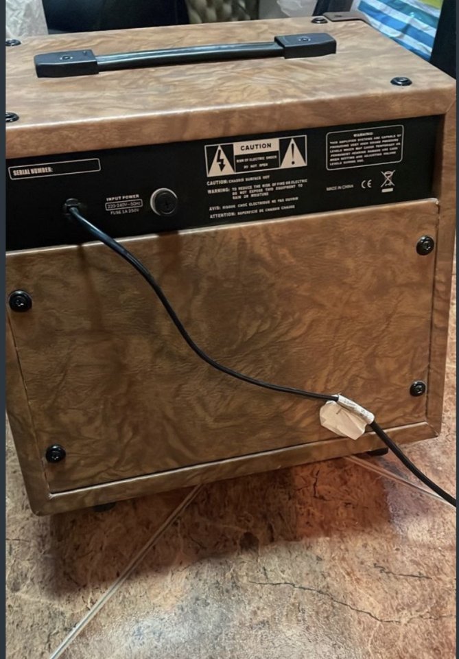 Amplificador de guitarra Española/Acustica de segunda mano · Foto 2 de 5 · Granada · 50 €