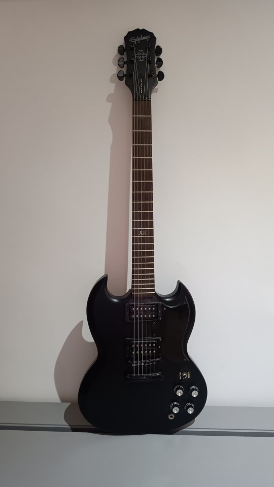 Epiphone SG Goth 2002 Corea Unsung + Grover de segunda mano · Foto 1 de 5 · Zaragoza · 450 €