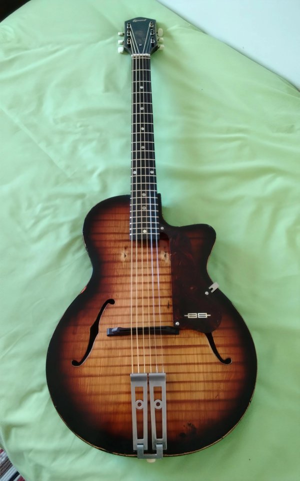Guitarra Egmond años 60