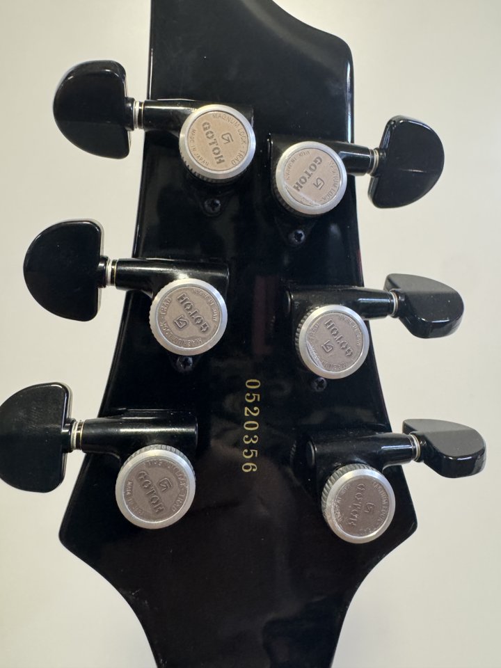 Schecter Blackjack 006 , 2005, mejorada, EMG 81/85, Gotoh locking tuners