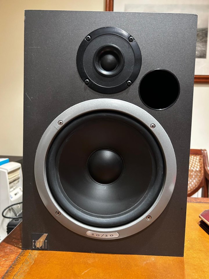 EVENT 20/20p. Monitores de respuesta plana (Campo cercano) autoamplificados