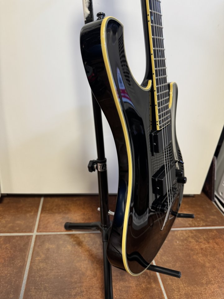 Schecter Blackjack 006 , 2005, mejorada, EMG 81/85, Gotoh locking tuners