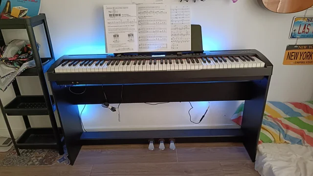 Piano Digital AUDES con su Mueble de segunda mano · Foto 3 de 6 · Madrid · 290 €