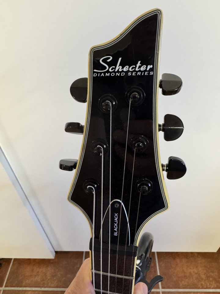 Schecter Blackjack 006 , 2005, mejorada, EMG 81/85, Gotoh locking tuners
