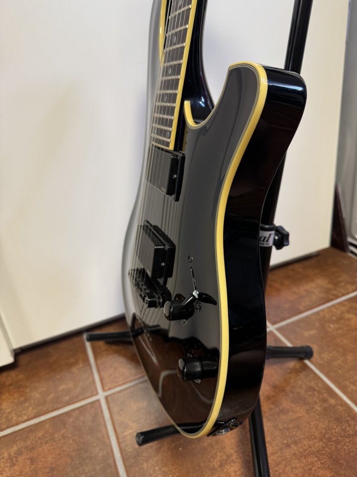 Schecter Blackjack 006 , 2005, mejorada, EMG 81/85, Gotoh locking tuners