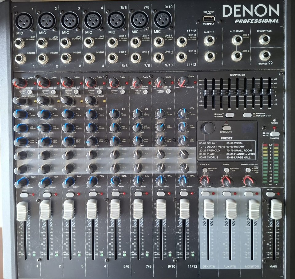 Mesa de mezclas Denon professional DN_412X de segunda mano · Foto 2 de 5 · Cantabria · 120 €