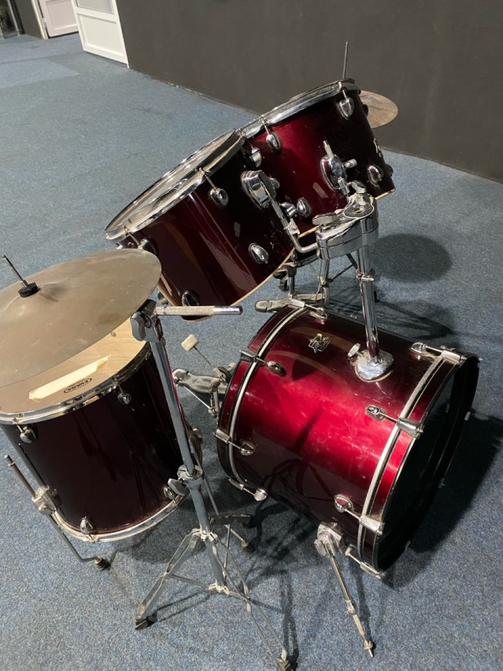 Premier Revolution 20'' Batería de 5 Piezas, Red Sparkle de segunda mano · Foto 2 de 7 · Alicante · 350 €