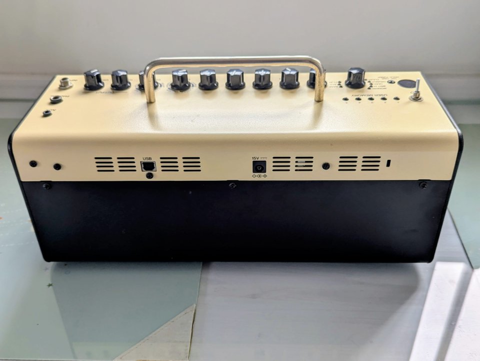 Yamaha THR10 (V1) - Estado impecable + Cable USB incluido de segunda mano · Foto 2 de 2 · Sevilla · 175 €