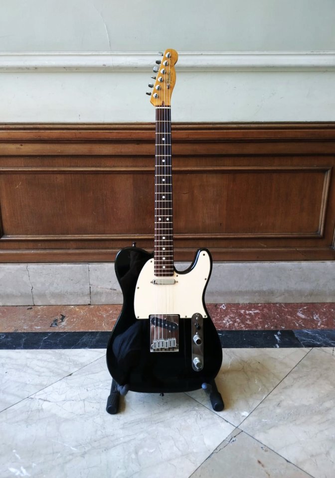 Fender American Standard Telecaster USA 1988 Black + Estuche de segunda mano · Foto 1 de 10 · Barcelona · 1950 €