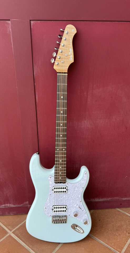 Guitarra Harley Benton Modern Plus HH