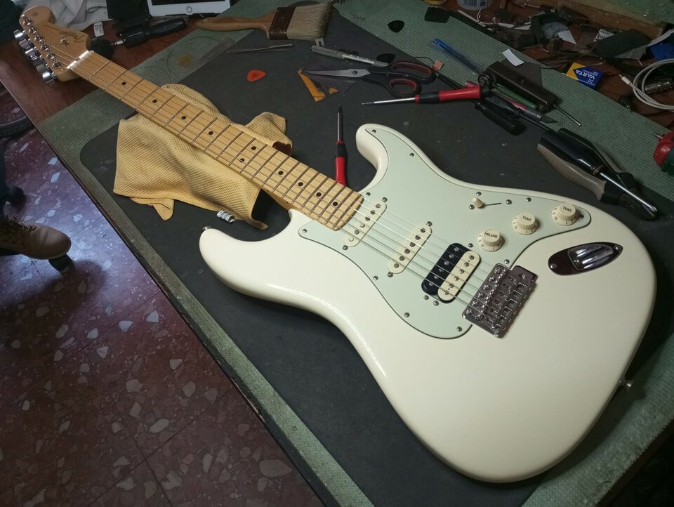 Fender stratocaster Standard  pro 2015 CAMBIOS