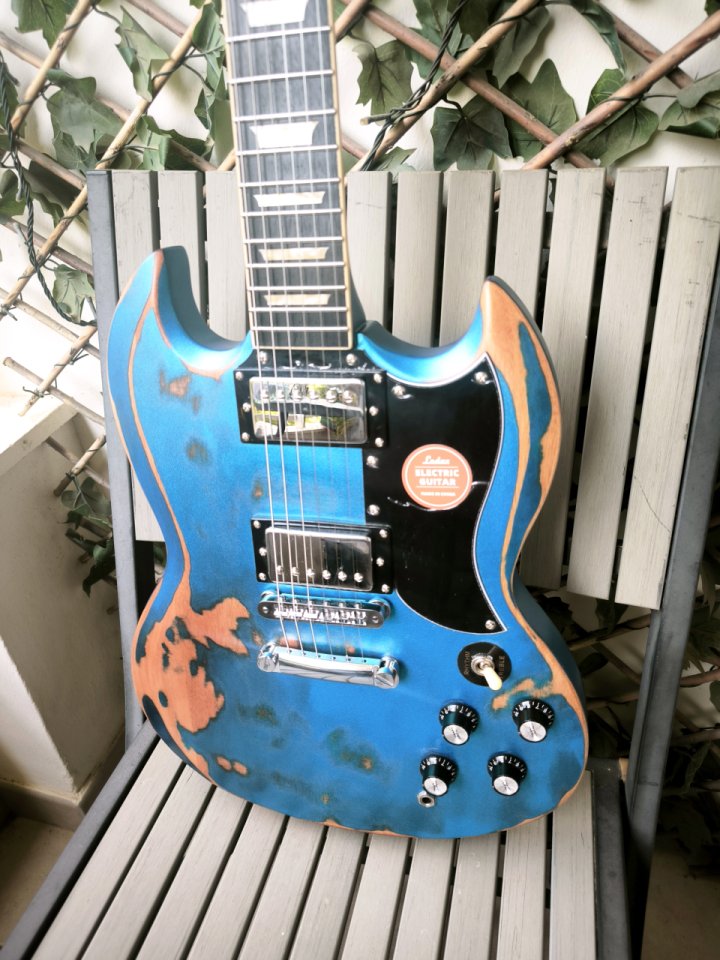 Guitarra estilo SG Heavy relic ¡NUEVA! y envío incluido de segunda mano · Foto 2 de 7 · Murcia · 250 €