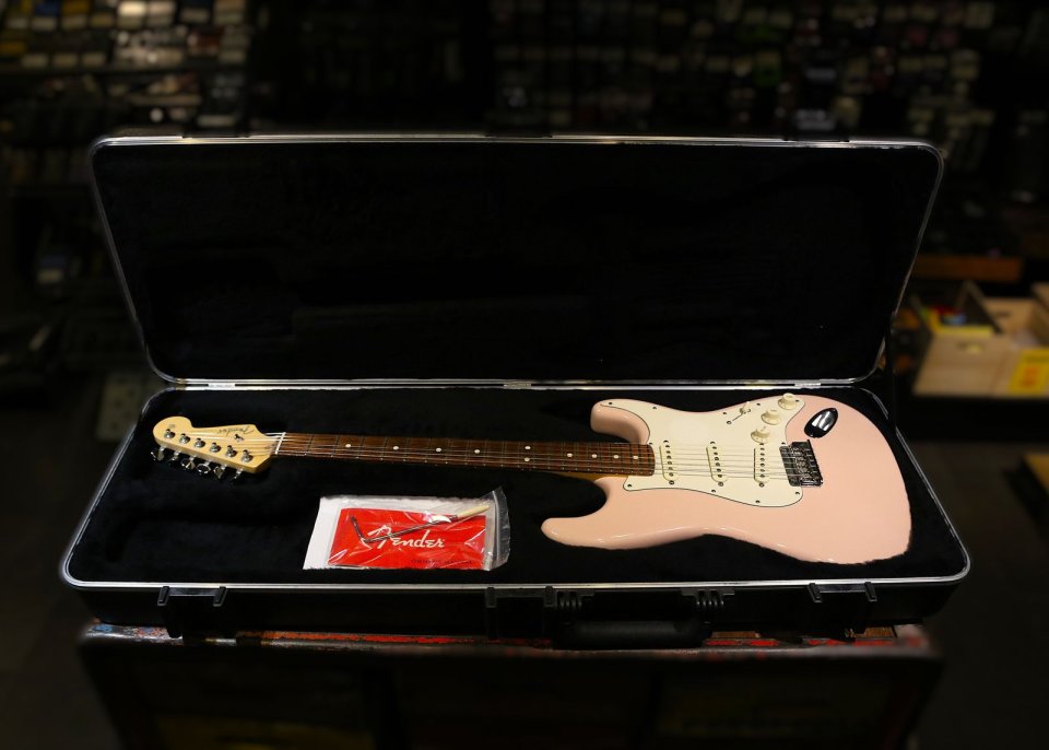 Fender Stratocaster FSR American Standard Shell Pink de segunda mano · Foto 5 de 8 · Navarra · 1550 €