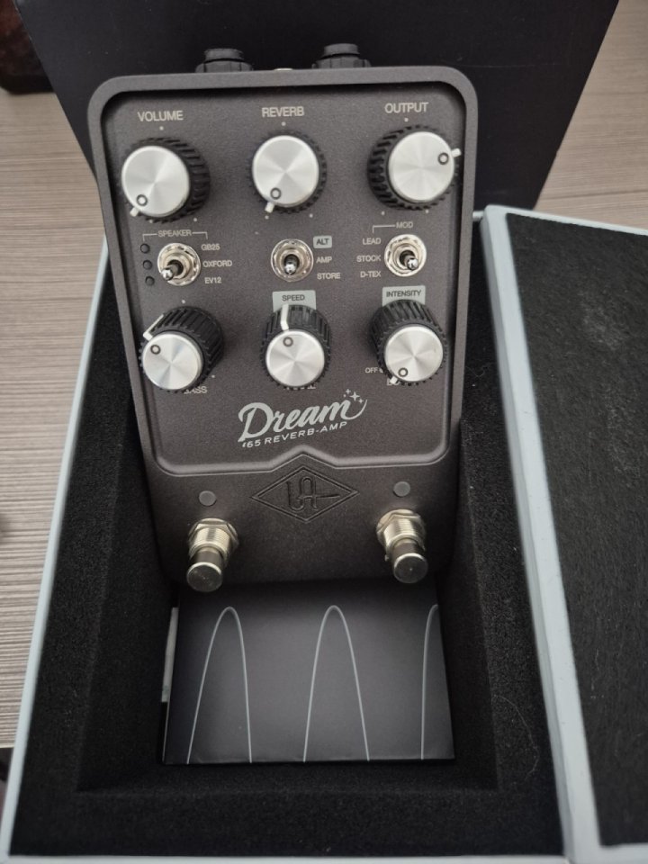 UAFX Dream 65 Reverb Amp Pedal de segunda mano · Foto 5 de 6 · Murcia · 245 €