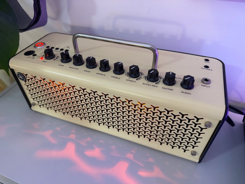 Ampli Yamaha THR10-II de segunda mano · Foto 1 de 3 · Madrid · 220 €