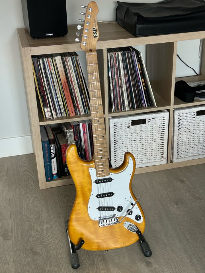 ESP Stratocaster NOS de segunda mano · Foto 2 de 10 · Madrid · 1250 €