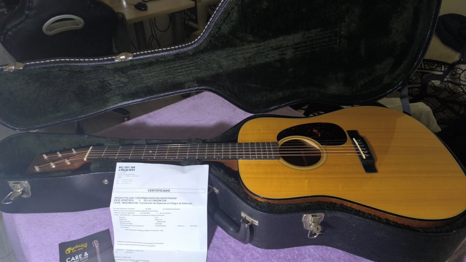 VENDO Guitarra Acústica MARTIN D18