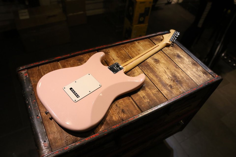 Fender Stratocaster FSR American Standard Shell Pink de segunda mano · Foto 7 de 8 · Navarra · 1550 €