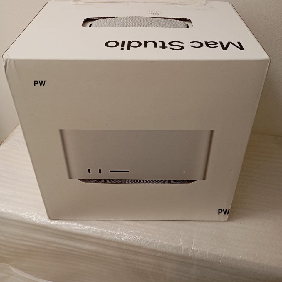Apple Mac Studio M1 Max 2TB/ 32gb/10 nucleos/ 24 nucleos 1 año garantía de segunda mano · Foto 6 de 7 · Girona · 1550 €