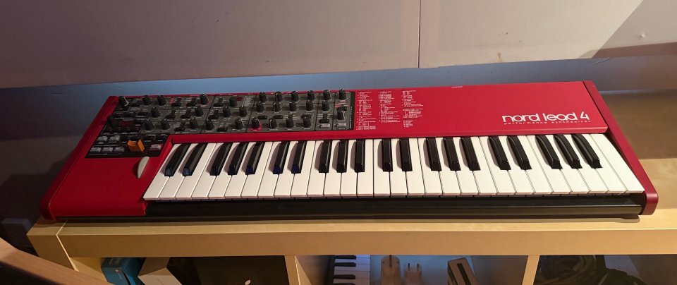 Nord Lead 4 de segunda mano · Sevilla · 1000 €
