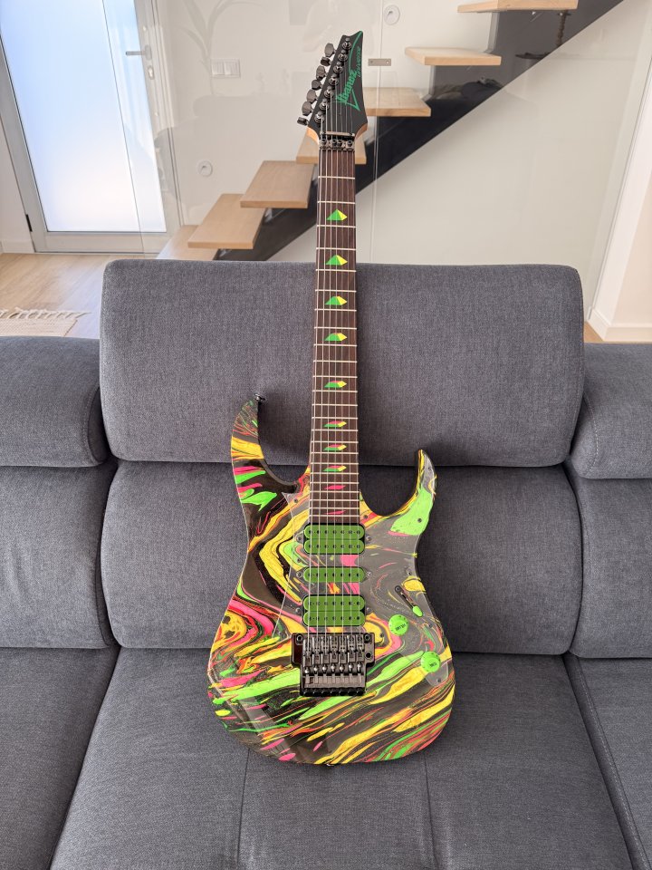 Ibanez UV77RE-MC Steve Vai Signature Universe Reissue 2010 - Multi-Color