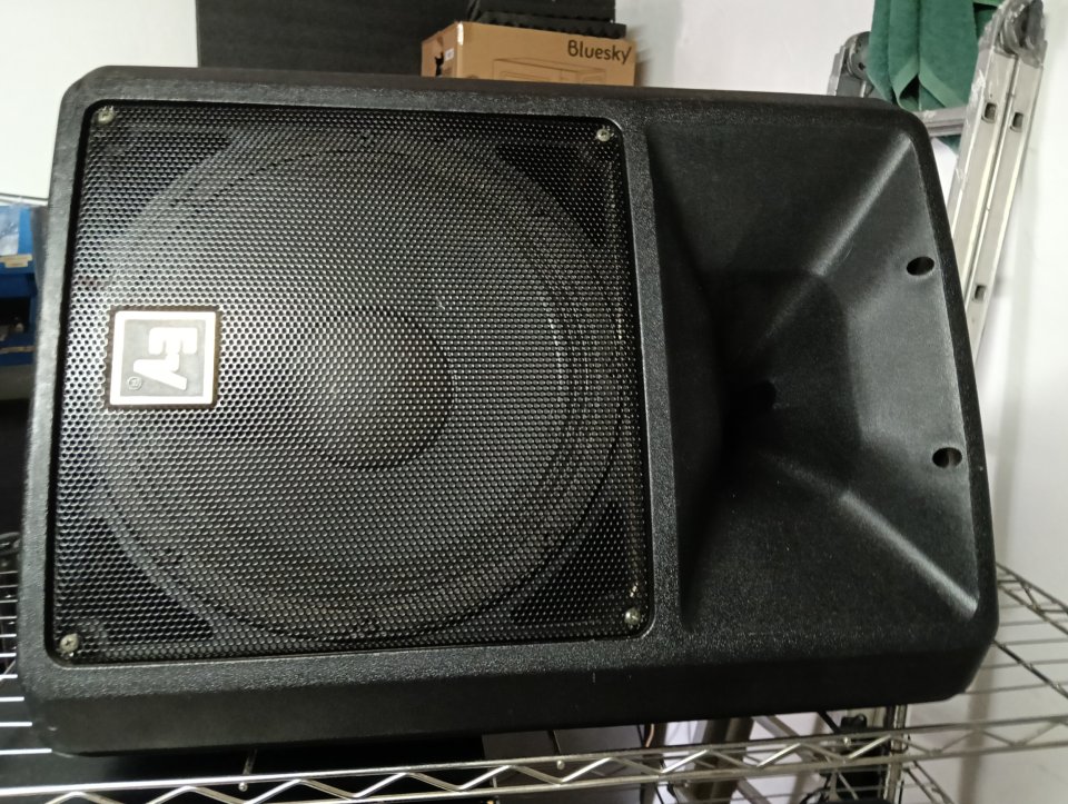 Pareja de Electrovoice PA,s de segunda mano · Foto 2 de 2 · Barcelona · 400 €