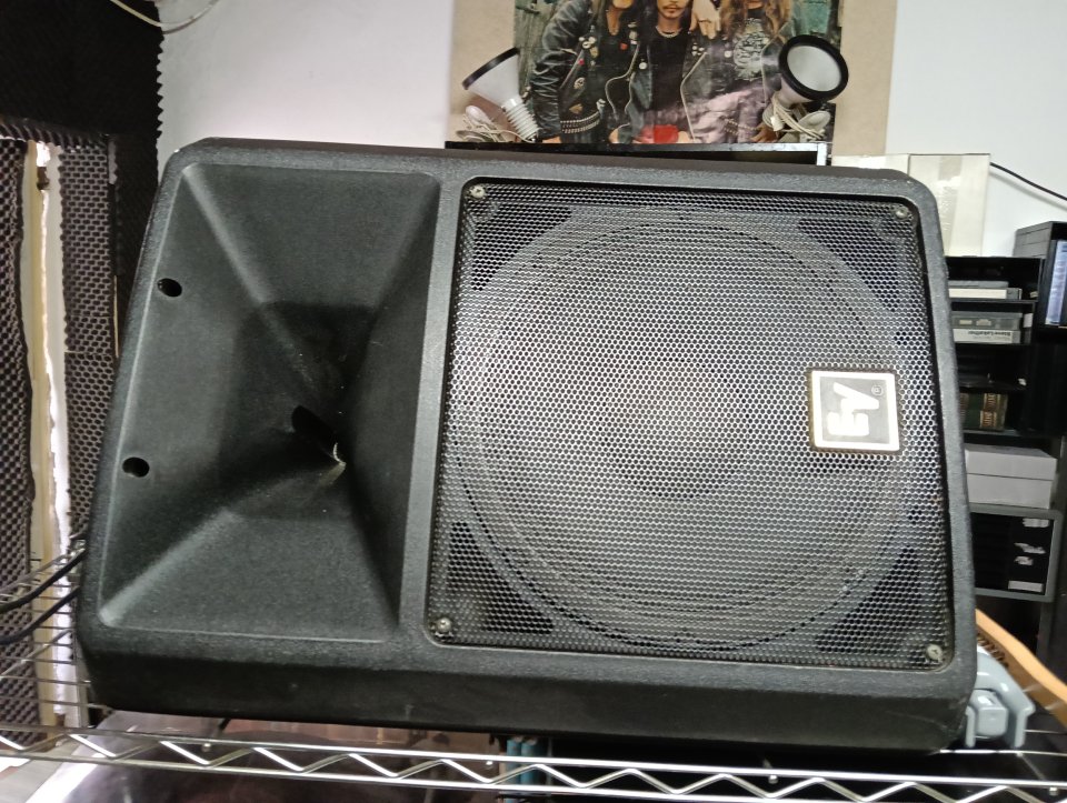 Pareja de Electrovoice PA,s de segunda mano · Foto 1 de 2 · Barcelona · 400 €