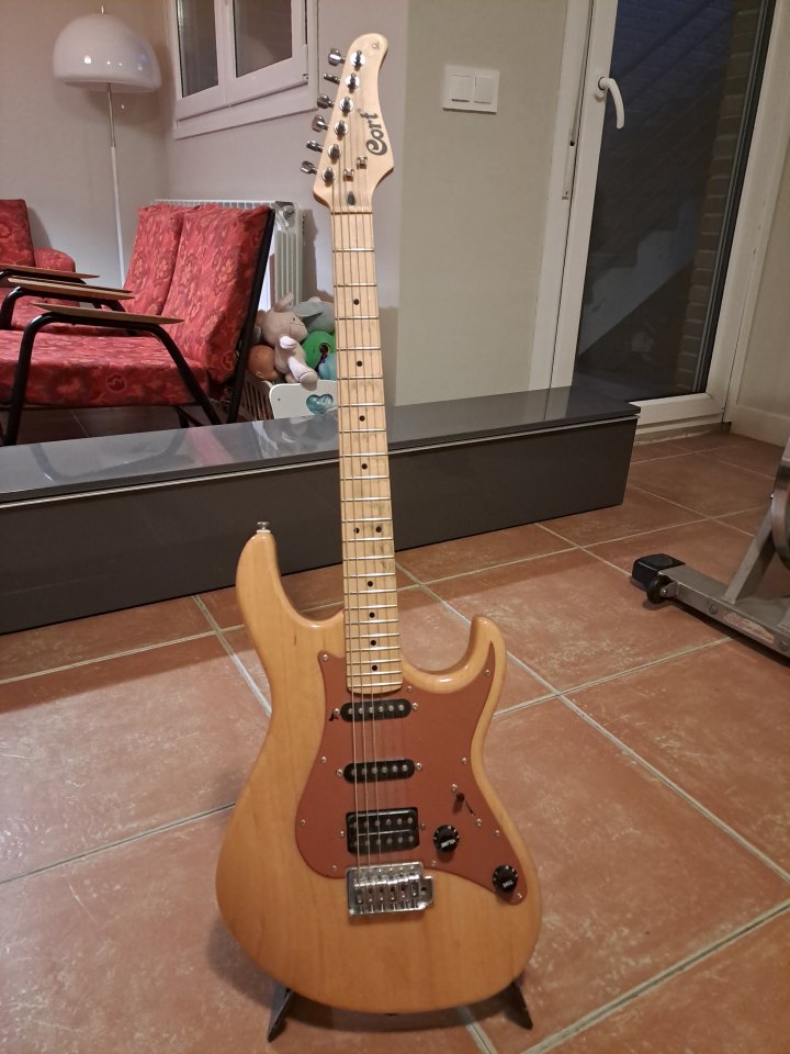 Cort G200 DX NAT stratocaster HSS
