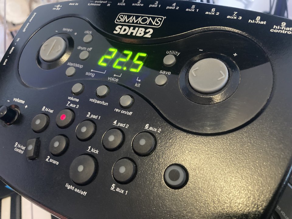 Móbuli bateria eléctrica simmons de segunda mano · Foto 1 de 4 · Alicante · 85 €