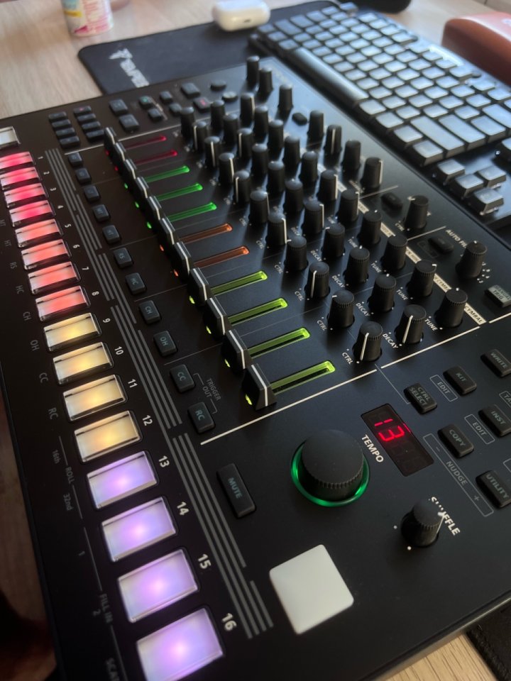 Roland tr8s de segunda mano · Foto 1 de 4 · A Coruña · 500 €