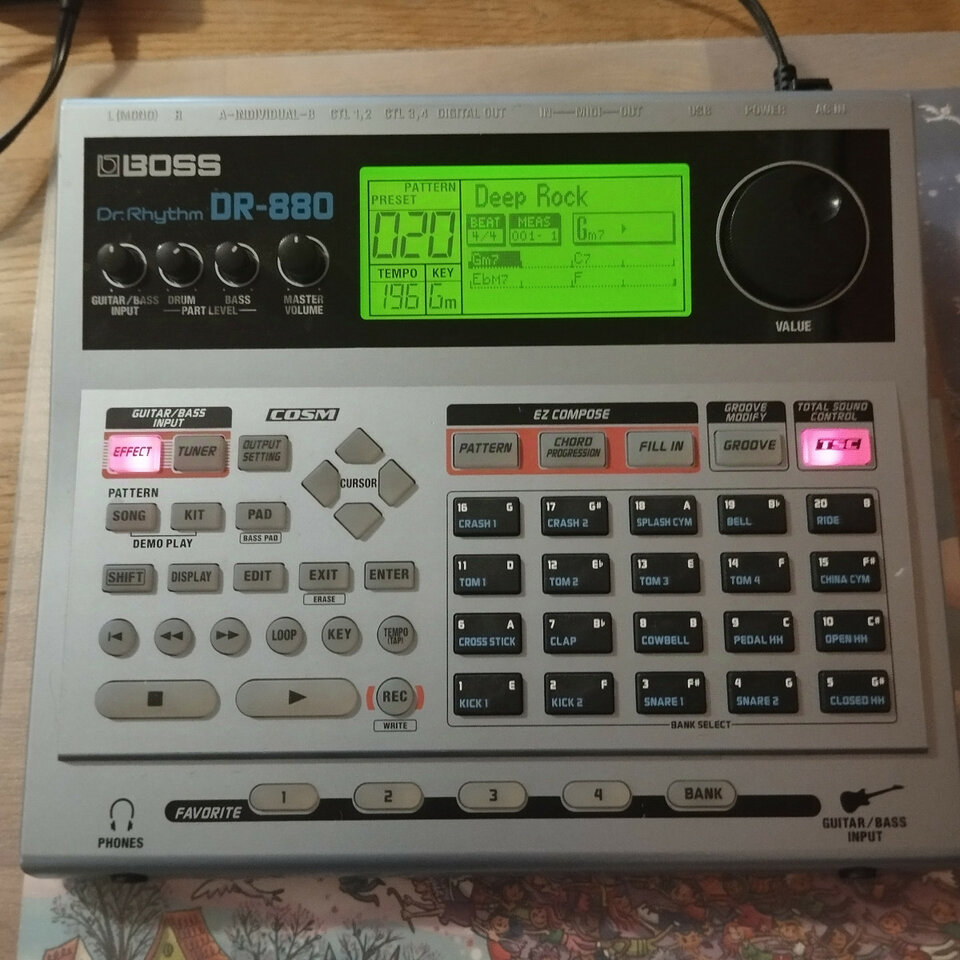 Vendo Boss Dr-880.       Rebajada a 200€