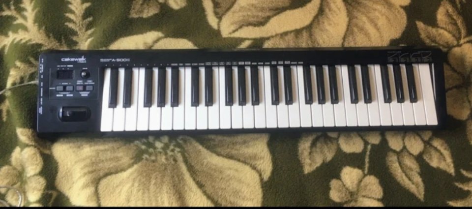 3 Teclados controladores Roland