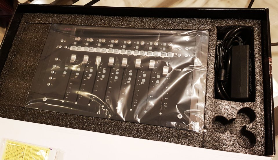AVID ARTIST MIX. Superficie de Control Audio Profesional de segunda mano · Foto 2 de 10 · Sevilla · 550 €