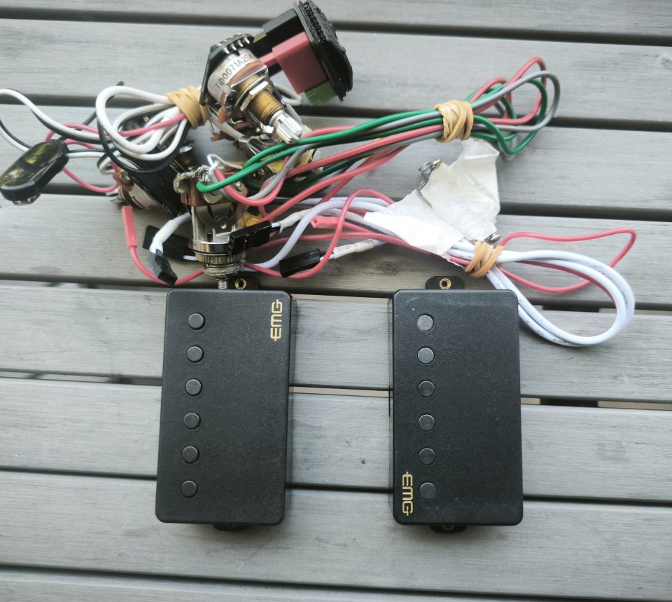 EMG 57/66 set + Electrónica ¡ENVÍO INCLUIDO! de segunda mano · Foto 1 de 4 · Murcia · 125 €