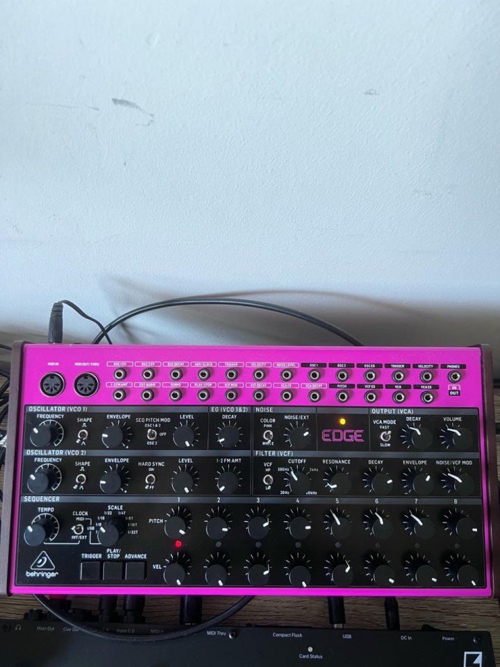 Behringer edge de segunda mano · Foto 2 de 3 · A Coruña · 100 €